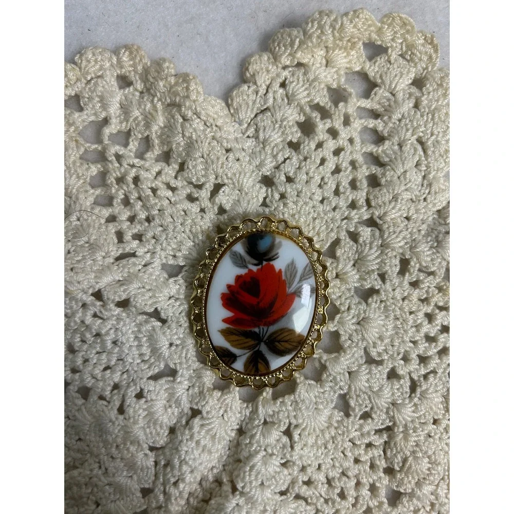 Cottagecore‎ Women Vintage Gold Red Rose Floral Porcelain Oval Brooch Pin